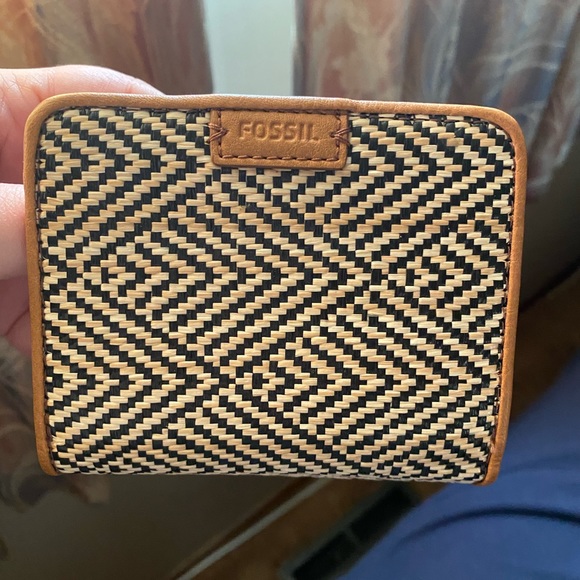 Beautiful Fossil wallet NWOT - Picture 1 of 4